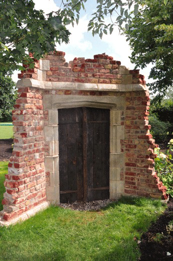 Gartenruine Tür
