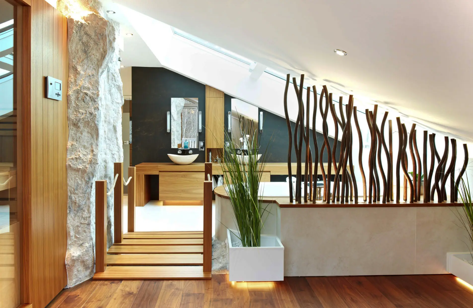 Badumbau in München – luxuriöses Dachgeschoss-En-Suite-Bad mit Whirlpool, Sauna, Dampfbad und großem Doppelwaschtisch